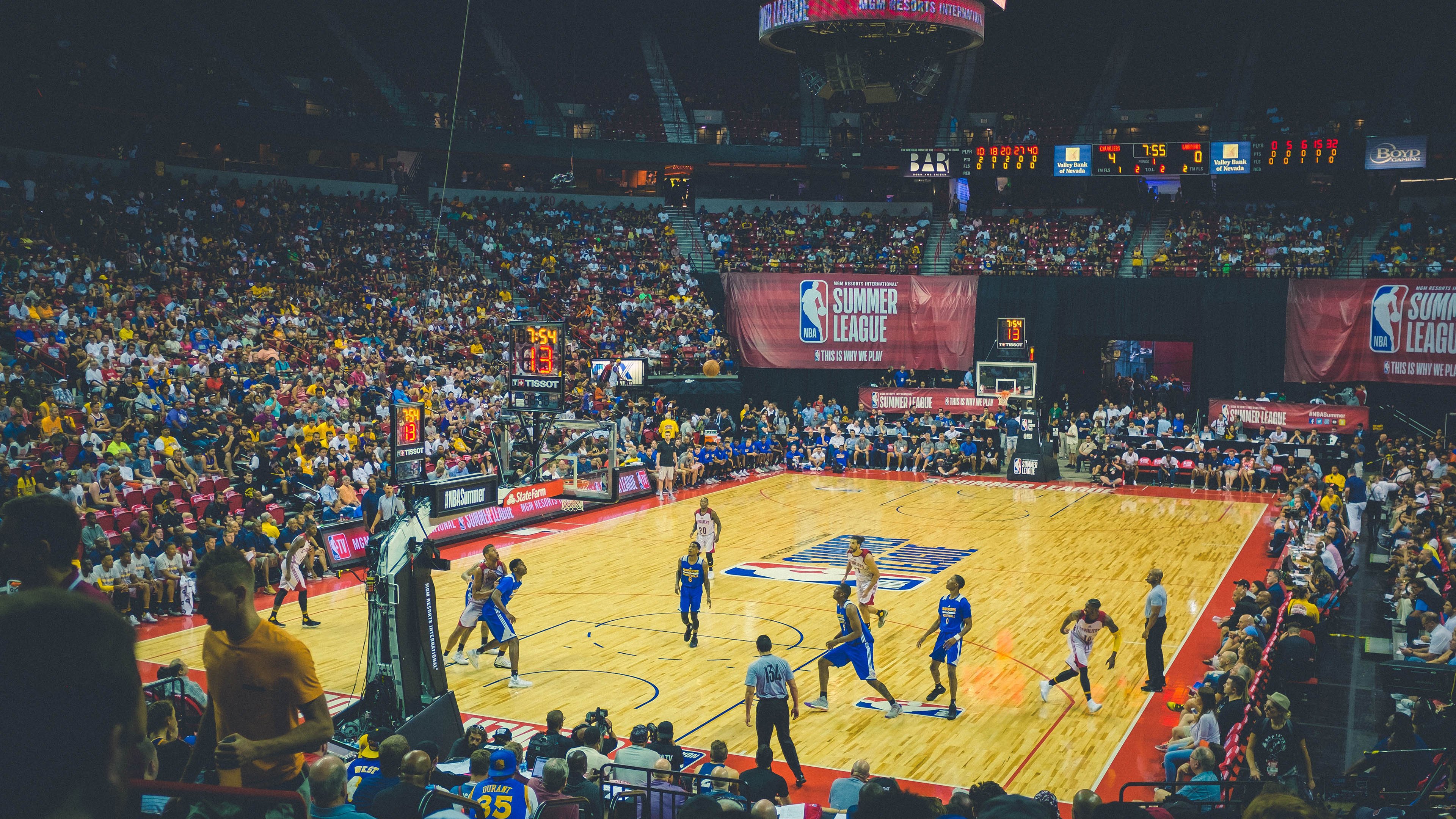 开云娱乐-刷新纪录引发热议！，Faker在热火比赛中险胜观众掌声雷动